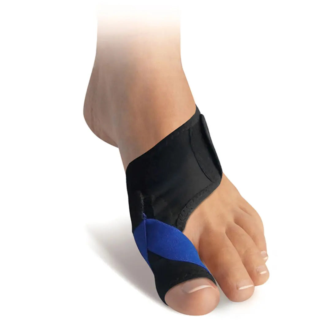 FußGut Hallux Bandage Individual am linken Fuß getragen – stabilisiert die Großzehe und entlastet den Ballenzeh.