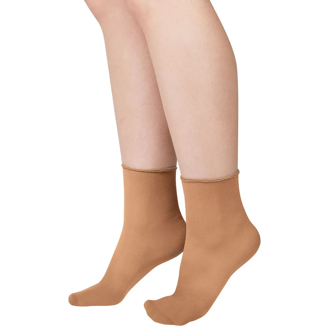 Janastyle Lollipop Socken Beige getragen – Seitenansicht. Perfekte Passform für sensible Haut und geschwollene Füße.